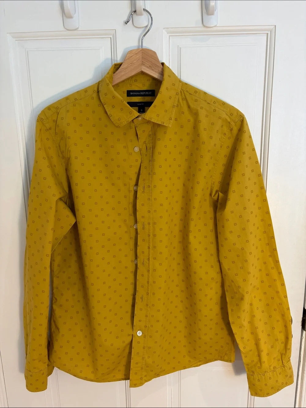 Banana Republic Men's Mustard Yellow Patterned Button-Down Shirt